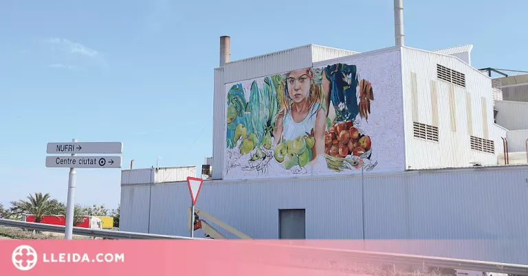 Un mural de Lily Brick commemora la fructicultura de la comarca del Pla d'Urgell