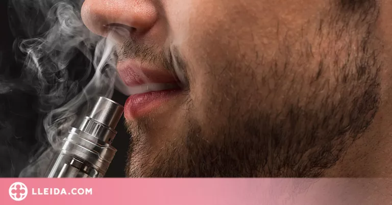 Pneumòlegs catalans demanen que s'agiliti el Pla antitabac que prohibiria fumar i vapejar a terrasses, platges o cotxes