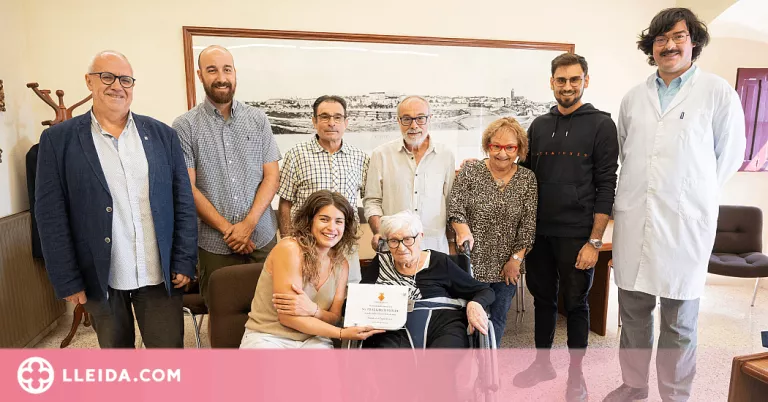 Medalla centenària a una veïna de Cervera
