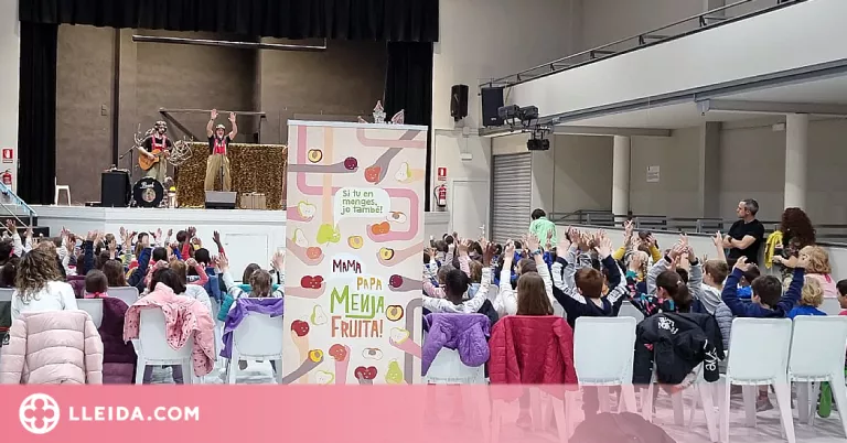 'Mama, papa, mengeu fruita!', la campanya que fomenta el consum de fruita entre els escolars del Segrià