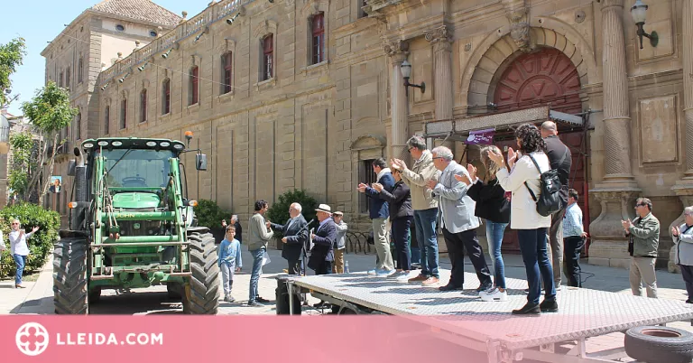 Cervera celebra la tradicional Diada de Sant Isidre amb 48 tractors i 2 carretes engalanades