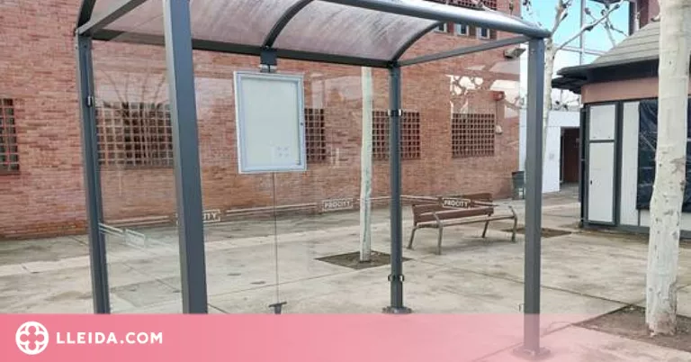 Tàrrega instal·la les primeres marquesines a les parades del bus urbà