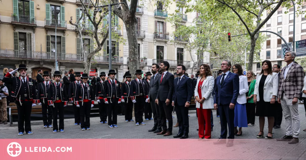 ⏯️ Institucions, partits i entitats reten homenatge a Rafael Casanova amb motiu de la Diada
