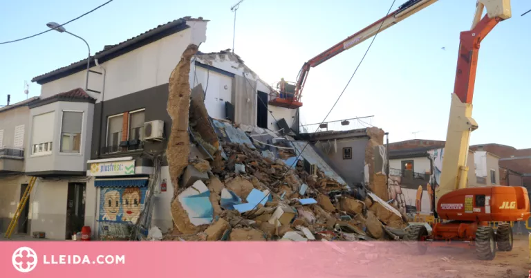 ⏯️ S'acaba d'esfondrar la casa de Torregrossa que dimecres va perdre part de la façana