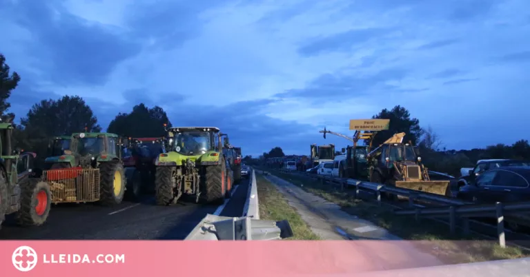 Activada l'alerta del pla Procicat per les carreteres tallades pels pagesos