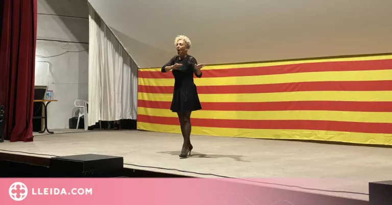 Castelldans acull l'actuació de l’humorista Mayte Carreras