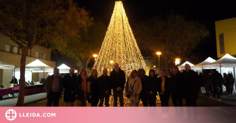 Sucs encén les llums de Nadal i inaugura el seu mercadet nadalenc