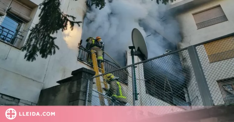 ⏯️ L'incendi d'un pis a Solsona obliga a evacuar 31 veïns