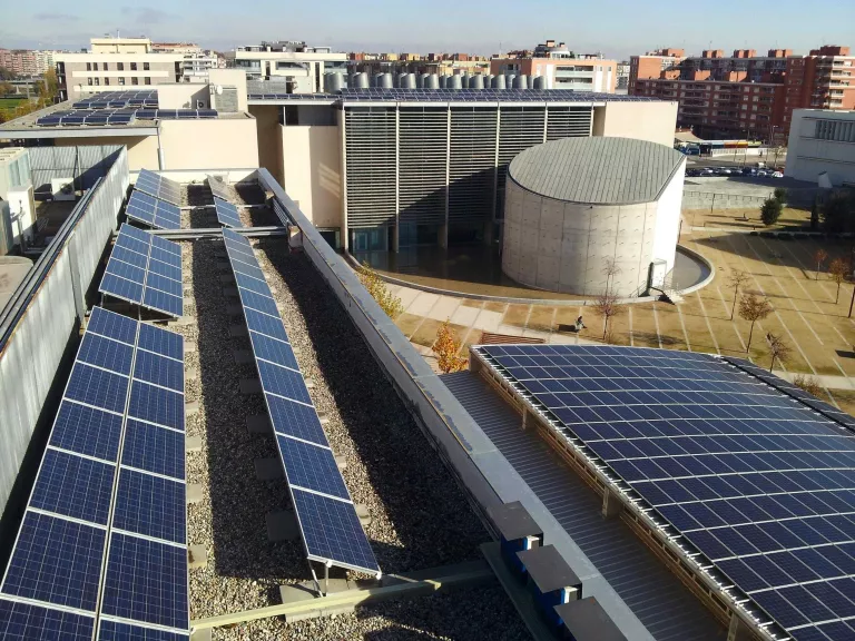 La UdL aposta per l'energia neta incloent plaques solars als nous edificis