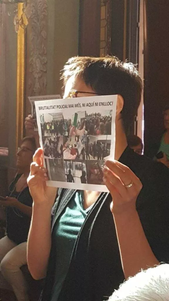 "Senyor alcalde, ens va deixar sols": entitats de Lleida llegeixen un manifest al Ple contra la violència policial