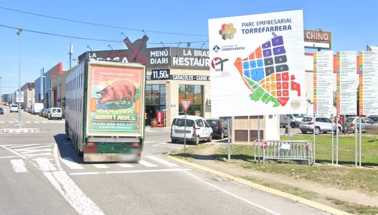 Ferit greu el conductor d'un camió per l'explosió d'una bombona a la cabina al polígon de Torrefarrera