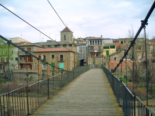 El Pont de Montanyana barra el pas penjant per perill d’ensorrament