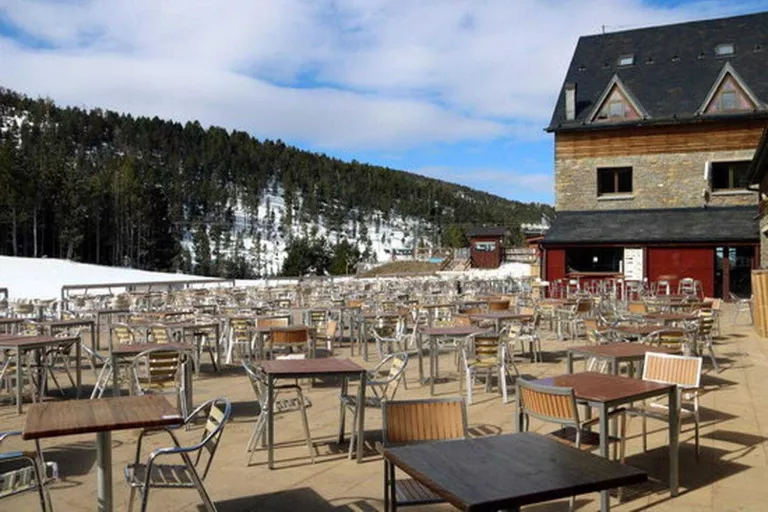 L'hostaleria del Pirineu alerta que si no es recupera la mobilitat no hi haurà gent als restaurants i allotjaments