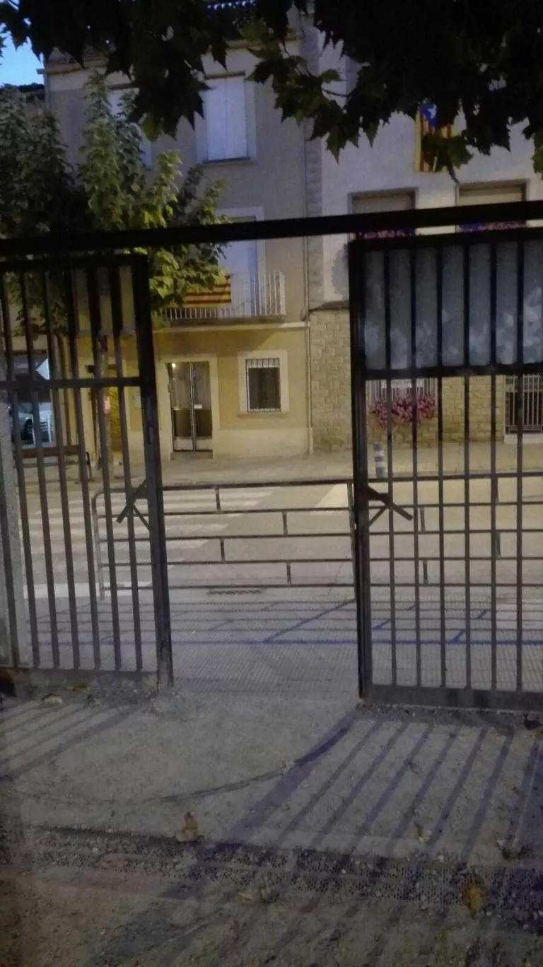 Convoquen vetlles als centres electorals on les famílies no han organitzat actes aquesta nit