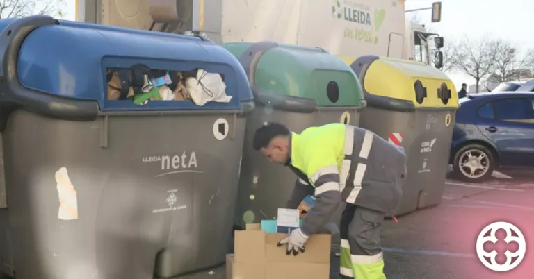 En marxa els serveis de reforç de la neteja d’illes de contenidors