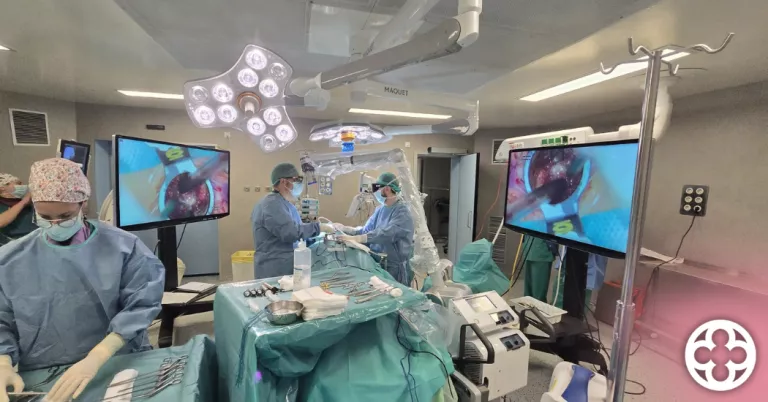 L’Hospital Arnau de Vilanova incorpora una tècnica mínimament invasiva per a la cirurgia lumbar