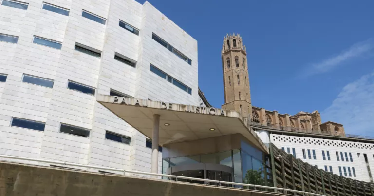 Jutgen un home a Lleida acusat de violació i agressió a una dona el 2022