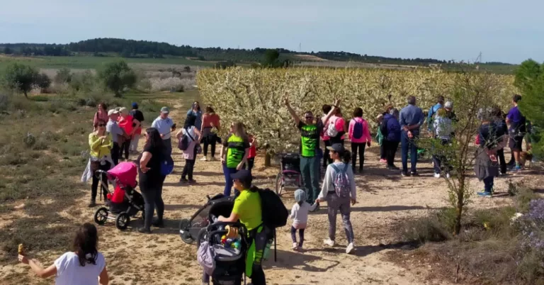 Maials celebra la floració amb una caminada teatralitzada el 9 de març