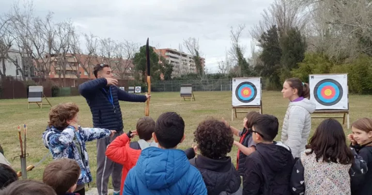 L'Escola Municipal de Tir amb Arc inicia la temporada amb una vintena d'infants
