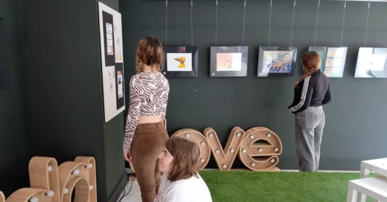 LleidaJove acull l’exposició “Poemes, color i natura” de la jove artista Clara Sardà