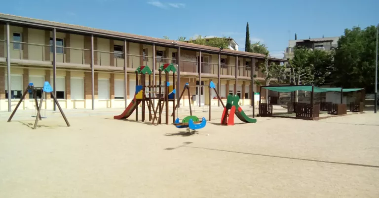 El Parlament aprova la construcció d’una nova escola a Rosselló per pal·liar la saturació de La Rosella