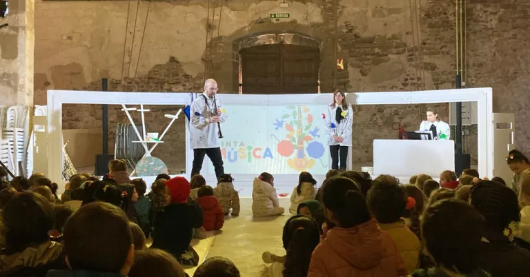 Cervera dona el tret de sortida al 4t Cicle de Teatre Escolar amb l’espectacle "Pintamúsica"