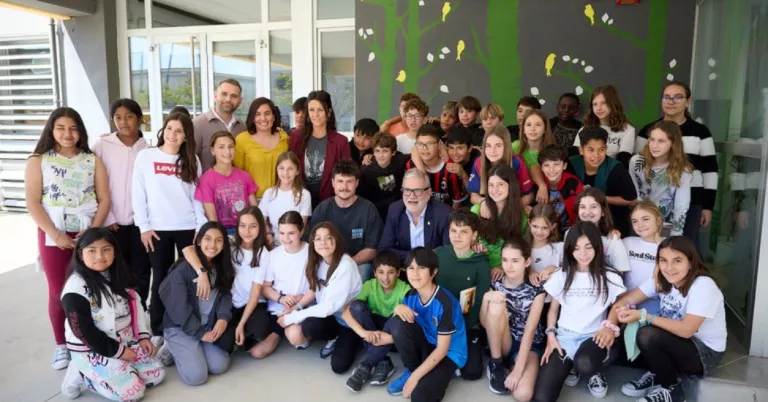 Miki Nuñez visita les escoles Ciutat Jardi i Francesco Tonucci per promoure l’alimentació saludable als menjadors