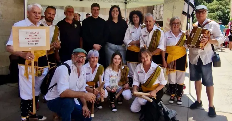 Lo Ball de Bastonets de Balaguer participa en la trobada a Montserrat