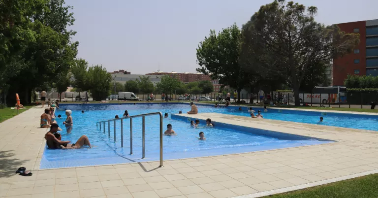 Detingut per agredir sexualment a una noia a les piscines municipals de Balàfia