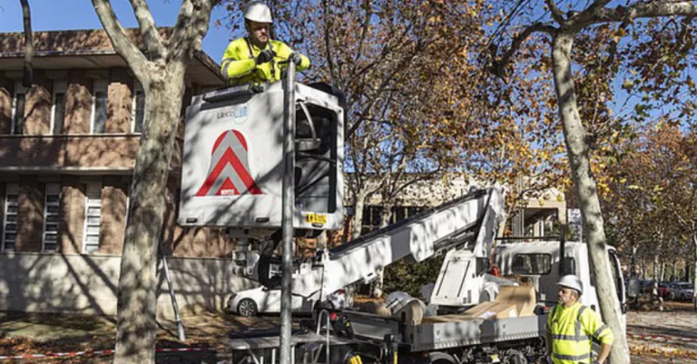 La renovació de quasi 15.000 punts de llum permetrà estalviar un 64% a Lleida