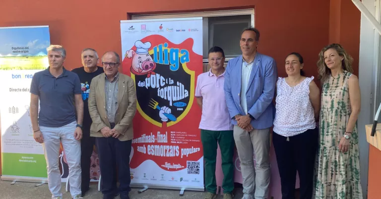 La Lliga del Porc i la Forquilla s’estrena per reivindicar l'esmorzar de forquilla