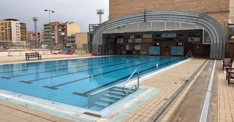 Les piscines del Poliesportiu de Balaguer clausuren la temporada i ultimen la reobertura de la coberta
