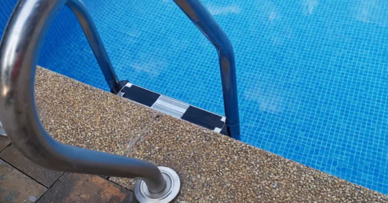 Més excrements obliguen a tancar la piscina de les Borges Blanques