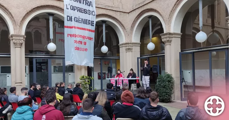 Les estudiants de Lleida es concentren davant el "feminisme blanquejat" de les institucions de la ciutat