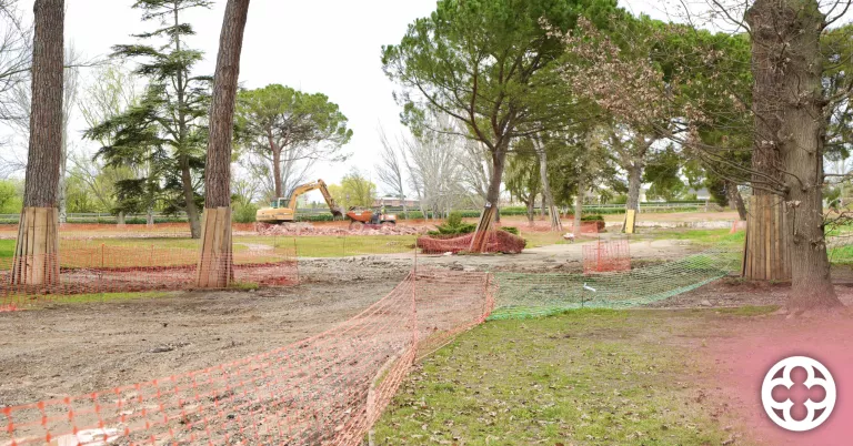 La renaturalització del Parc de Les Basses contempla la demolició del paviment i la construcció de dues basses
