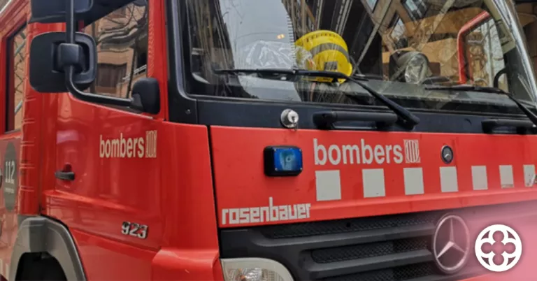 Atenen 12 veïns d'un bloc de pisos de Lleida per un incendi als comptadors de l'edifici