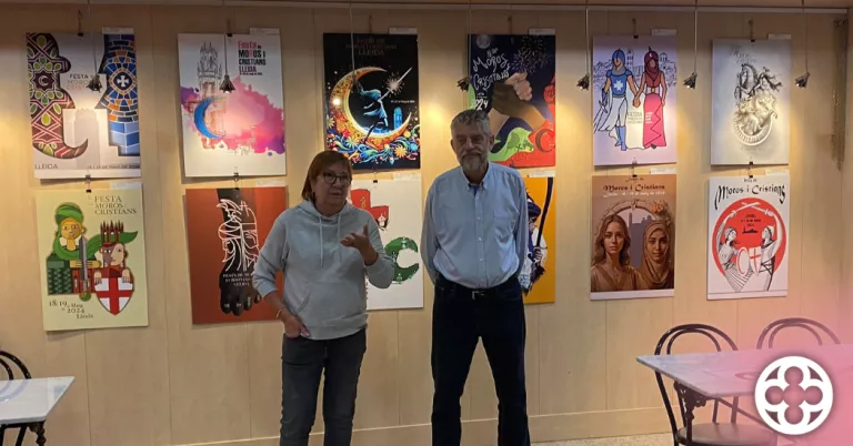 Exposició de fotografies i cartells de la Festa de Moros i Cristians a l’Ateneu Popular de Ponent