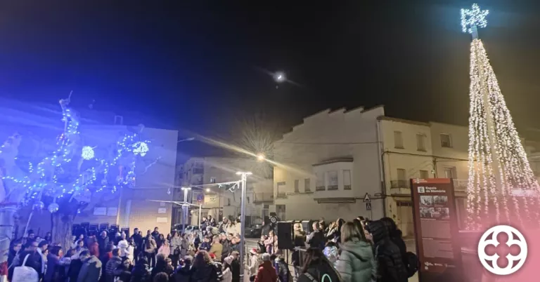 Alcoletge dona el tret de sortida al Nadal amb l'encesa de llums i la iniciativa sostenible "Apadrina un arbre"