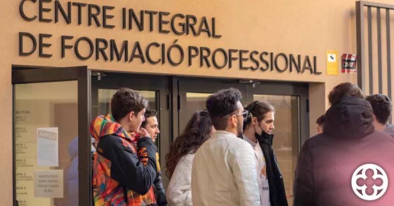 Els tècnics esportius en futbol ja poden treballar a l'estranger amb la seva titulació