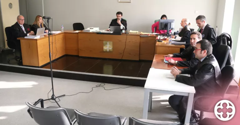 Absolen la doctora que va fer una transfusió de sang a un testimoni de Jehovà a Lleida l'any 2016