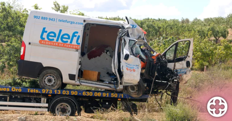 ⏯️ Moren dues persones en un xoc entre una furgoneta i un camió a la C-12 a Maials