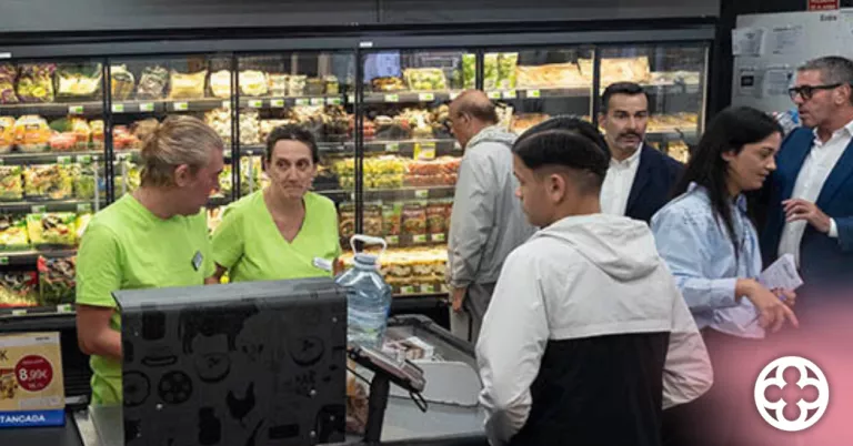 Primer supermercat a Lleida amb plantilla formada per professionals amb discapacitat