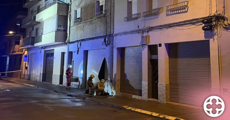 L'esfondrament de la terrassa d'un edifici de Lleida obliga al desallotjament de 17 persones