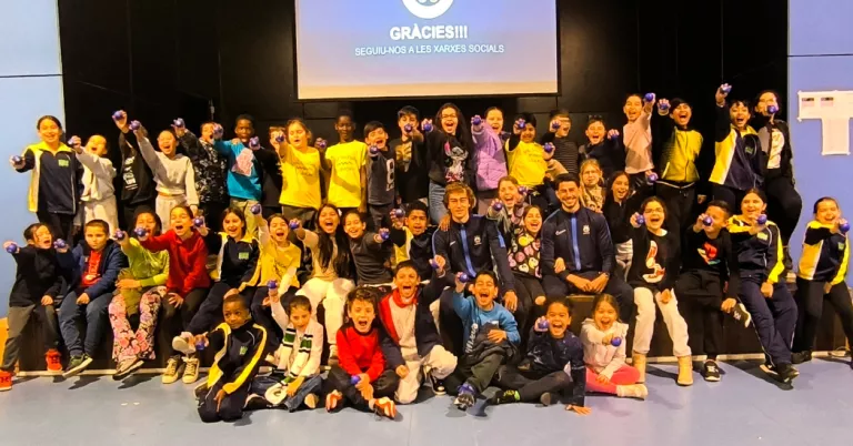 Jugadors de l’Atlètic Lleida inspiren els alumnes de Pardinyes amb una lliçó de valors