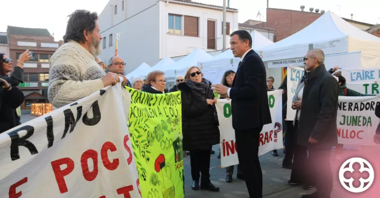 La Plataforma Aturem la Incineradora de Juneda lliura 1.697 signatures contra la nova Tracjusa