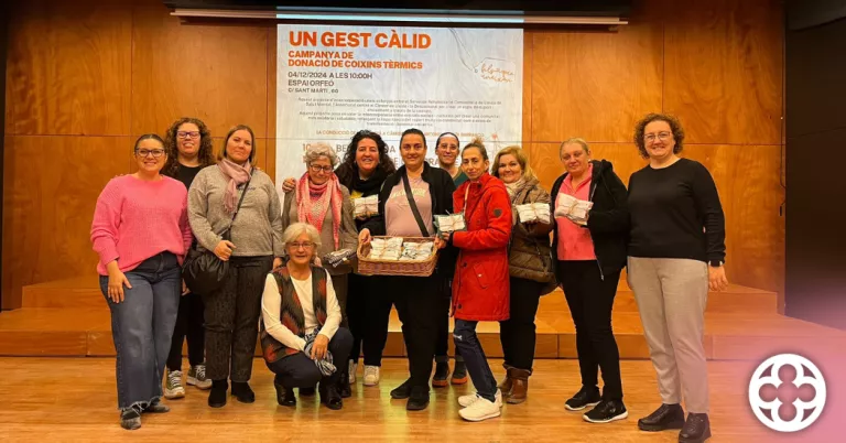 La Descomunal impulsa la donació de 250 coixins tèrmics per a pacients oncològics