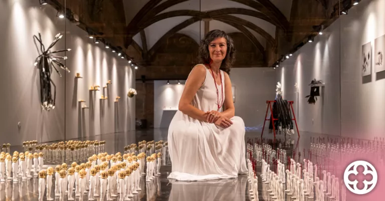 L'IEI exposa 'Absurda, Desconcierto i Carcome', els personatges sense rostre d'Ascensión G Lorenzo
