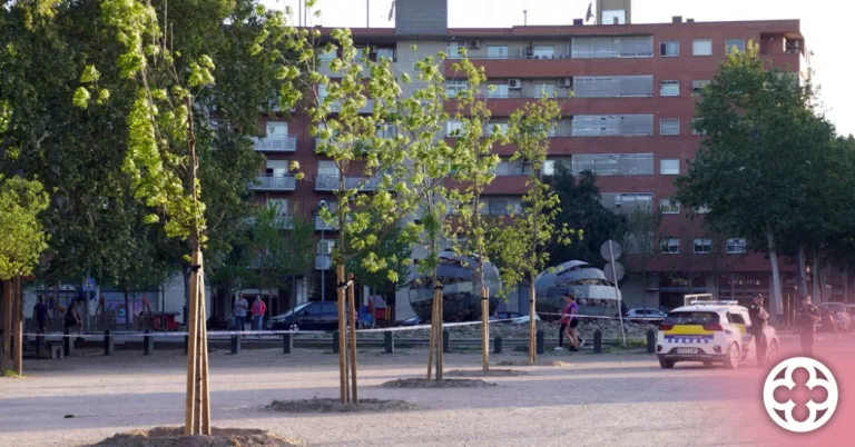 Tancats els accessos al parc de la Mitjana per evitar revifalles de l'incendi d'ahir