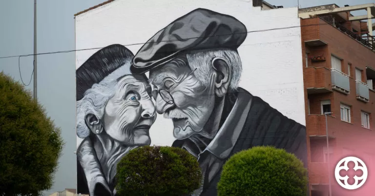 'Amor infinit', de la muralista Txus Montejano, premi del públic del VIII Torrefarrera Street Art Festival