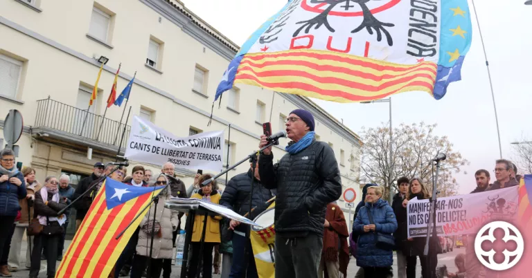 Un centenar de persones canten per la llibertat de Pablo Hasél a Lleida